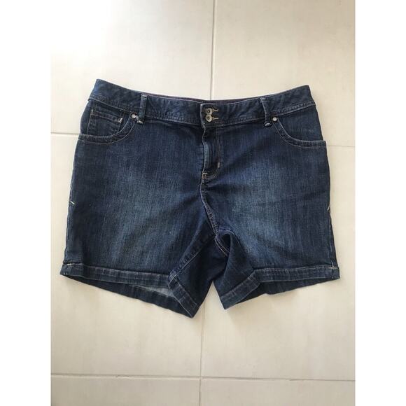 Lane Bryant Jean Shorts Mid Rise Denim Stretch - Picture 1 of 8